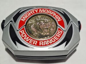 Bandai 1993 Mighty Morphin Power Rangers Power Morpher- Gold White Ranger Coin